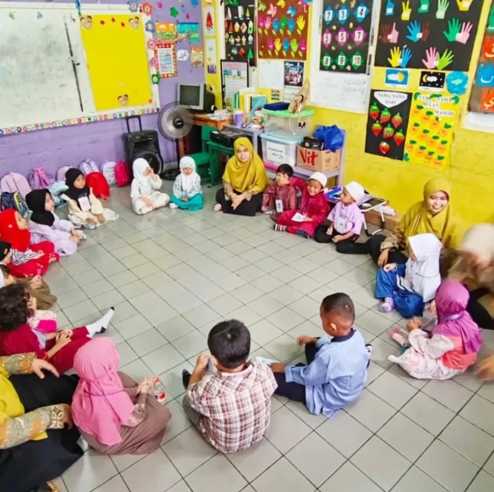 Mengenal Sekolah dan Teman Baru di Hari Pertamaku
